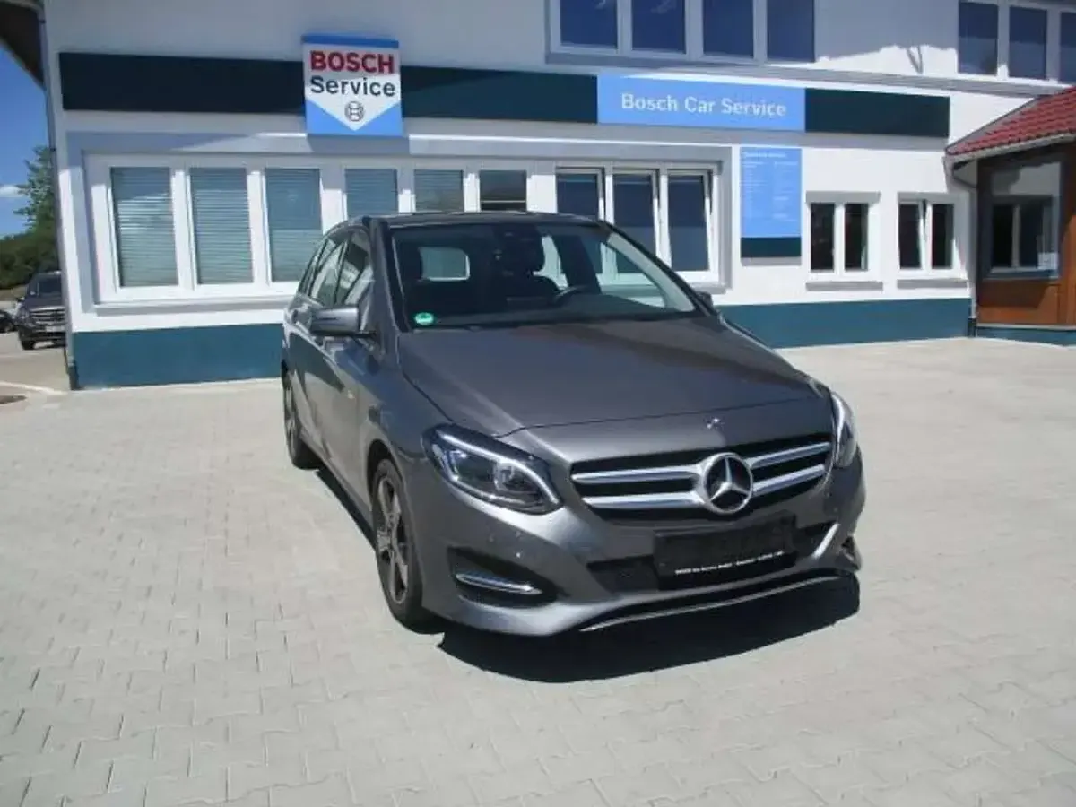 Gebraucht Mercedes B220 Edition 184 PS (135 kW) 2018 Mountaingrau  met. Kleinwagen