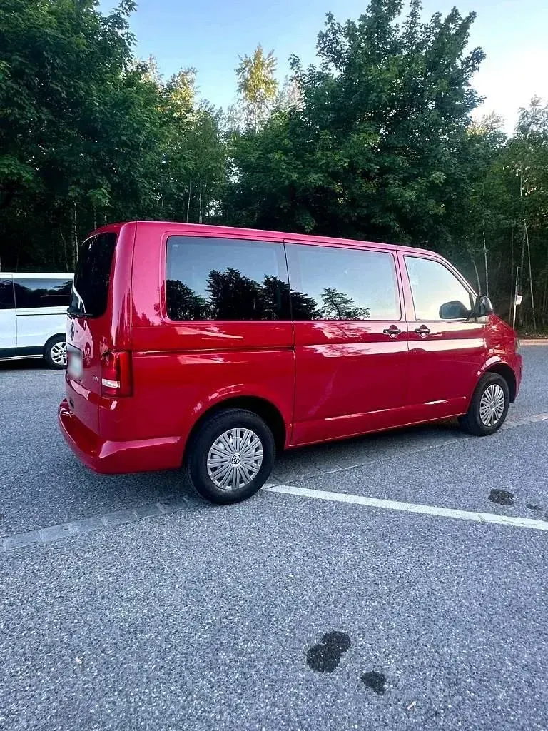 Gebraucht VW Multivan 101 PS (74 kW) 2014 Rot Van / Kleinbus