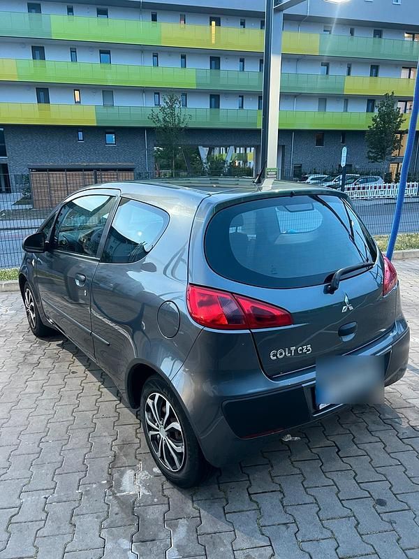 Grau Gebraucht 2007 Mitsubishi Colt Kleinwagen | 2.250 € (Etwas zu teuer) - Bild 1/4