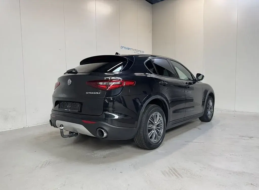 Gebraucht Alfa Romeo Stelvio 201 PS (147 kW) 2019 Schwarz SUV