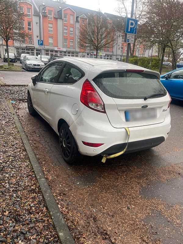 Gebraucht Ford Fiesta 95 PS (69 kW) 2016 Weiß Kleinwagen