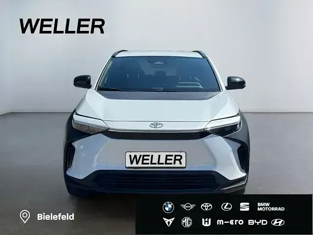 Gebraucht Toyota bZ4X 164 kW (224 PS) 2023 Weiss SUV