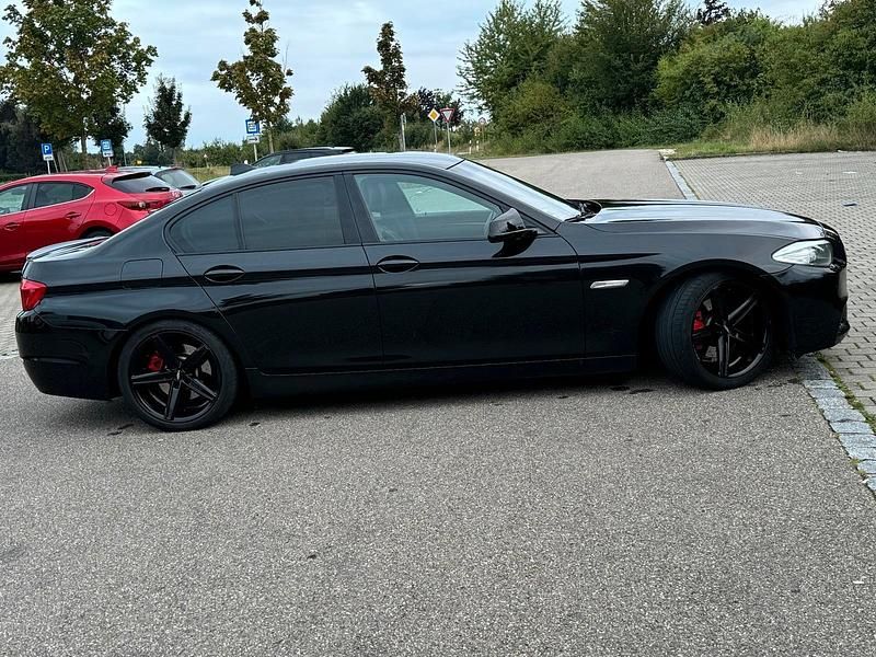 Usata BMW 520 184 CV (135 kW) 2012 Nero Berlina
