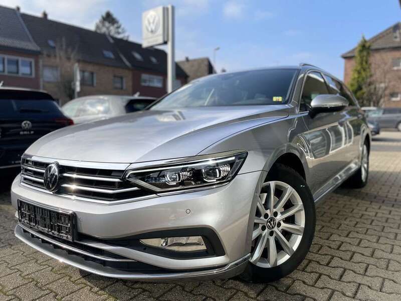 Silber Gebraucht 2023 VW Passat IQ Drive Kombi | 32.400 € (Fairer Preis) - Bild 1/4
