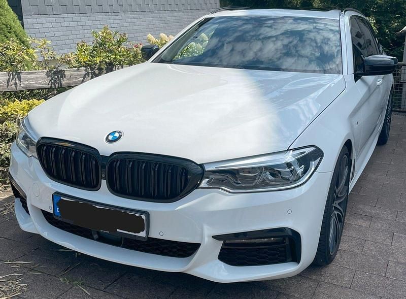Weiß Gebraucht 2019 BMW 540 Shadowline Kombi | 36.400 € (Etwas zu teuer) - Bild 1/4