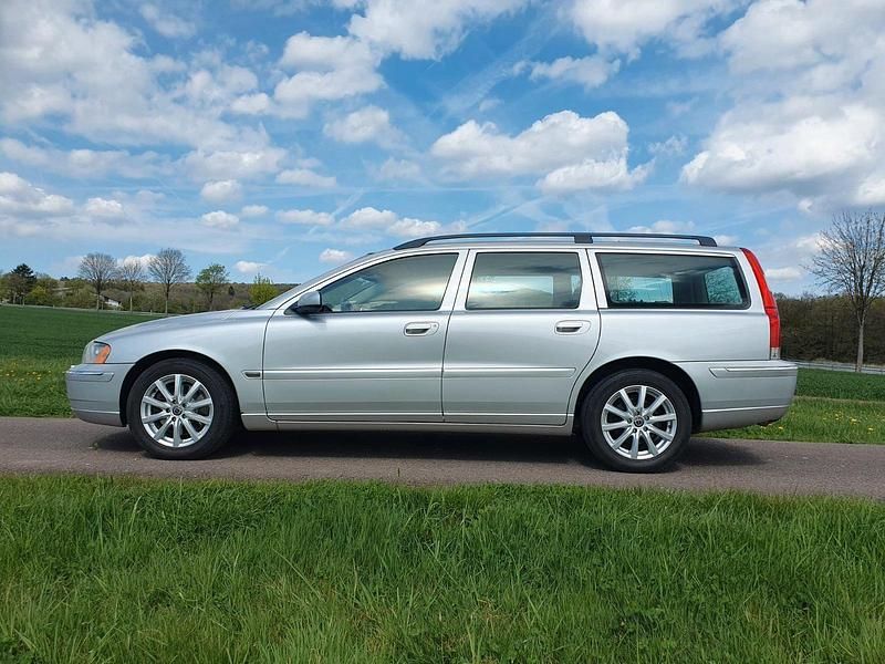 Używany Volvo V70 140 KM (102 kW) 2005 Srebrny Kombi