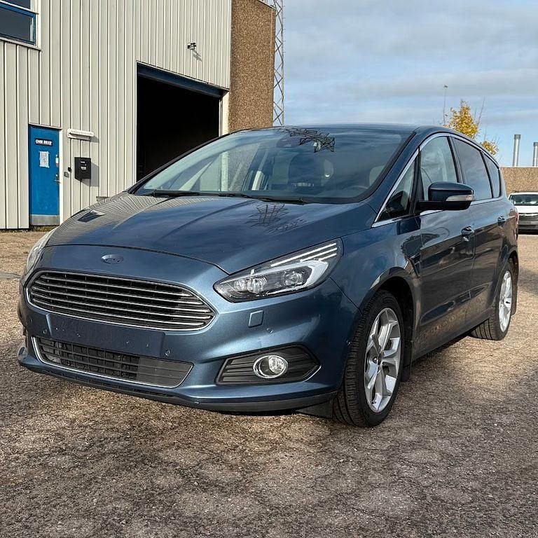Blau Gebraucht 2019 Ford S-MAX Titanium Van / Kleinbus | 8.999 € (Superpreis) - Bild 1/4