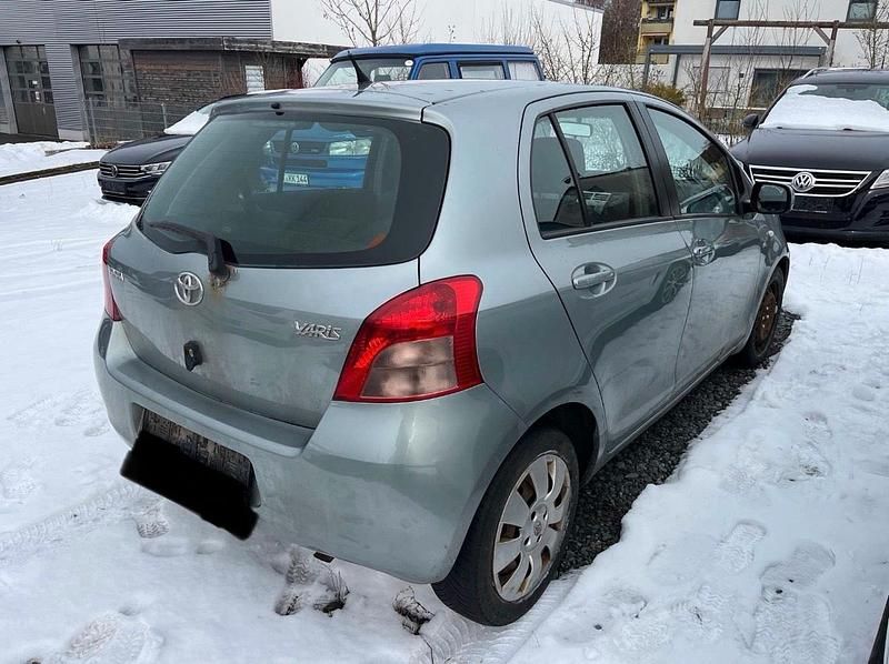 Gebraucht Toyota Yaris 90 PS (66 kW) 2007 Grau Kleinwagen
