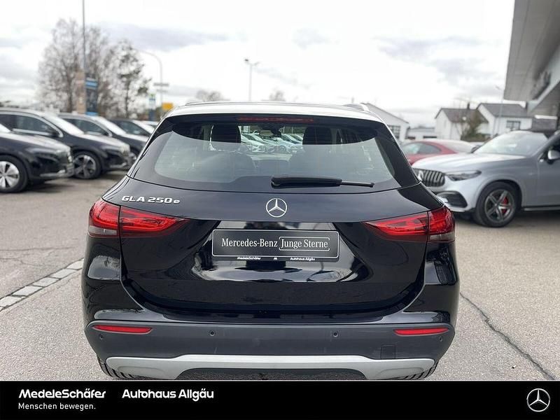 Gebraucht Mercedes GLA250 Business 160 PS (117 kW) 2021 Unilack nachtschwarz SUV