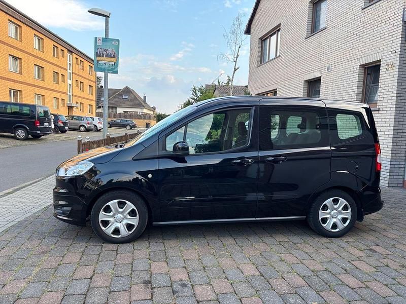 Gebraucht Ford Tourneo Courier Trend 101 PS (74 kW) 2016 Schwarz Van / Kleinbus