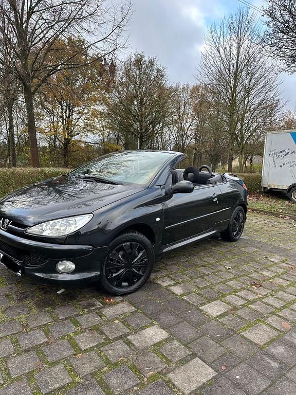 Gebraucht Peugeot 206 CC 109 PS (80 kW) 2004 Schwarz Cabrio