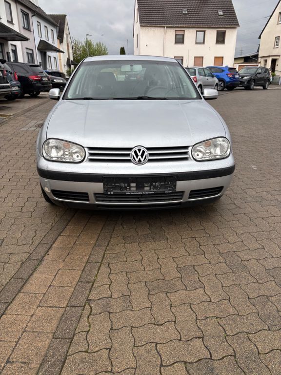 Silber Gebraucht 2002 VW Golf IV Basis Limousine | 2.350 € (Fairer Preis) - Bild 1/4