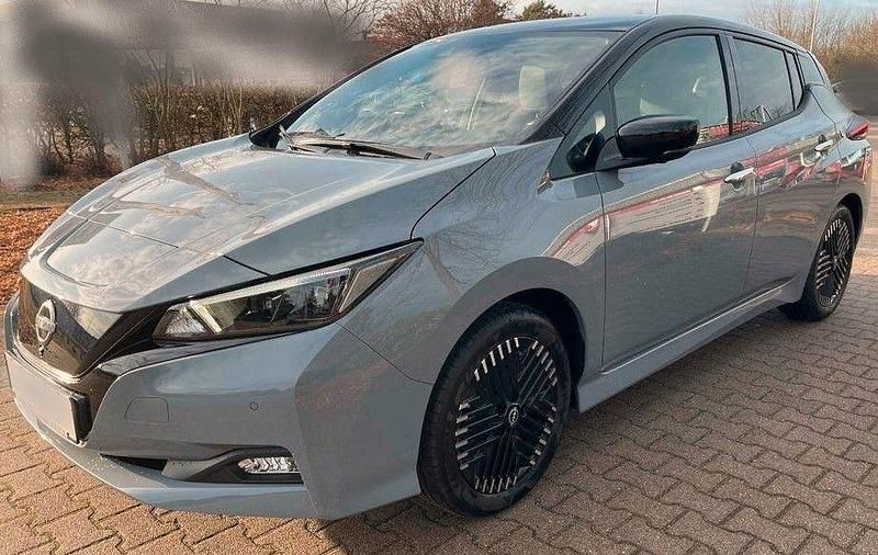 Grau Gebraucht 2022 Nissan Leaf Tekna Kleinwagen | 18.990 € (Etwas zu teuer) - Bild 1/4