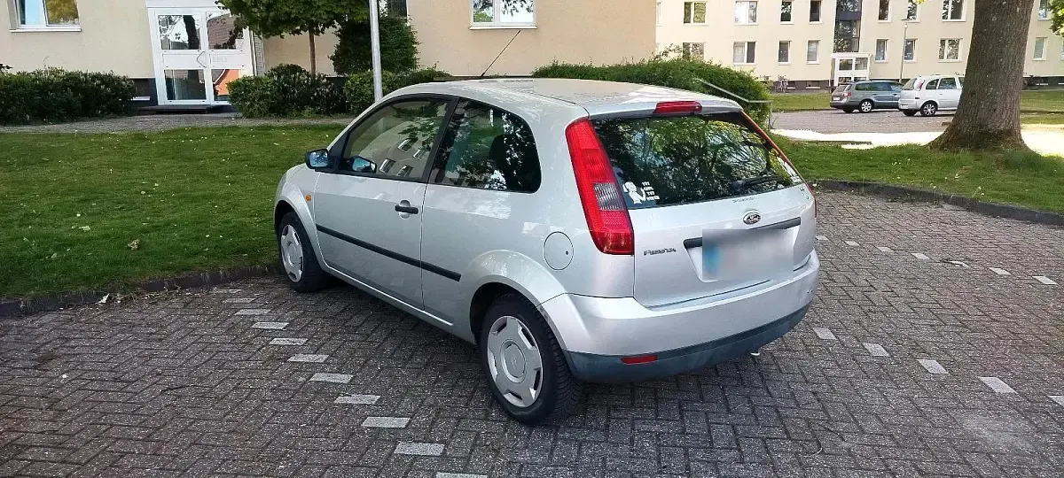 Gebraucht Ford Fiesta 2004 Silber Kleinwagen