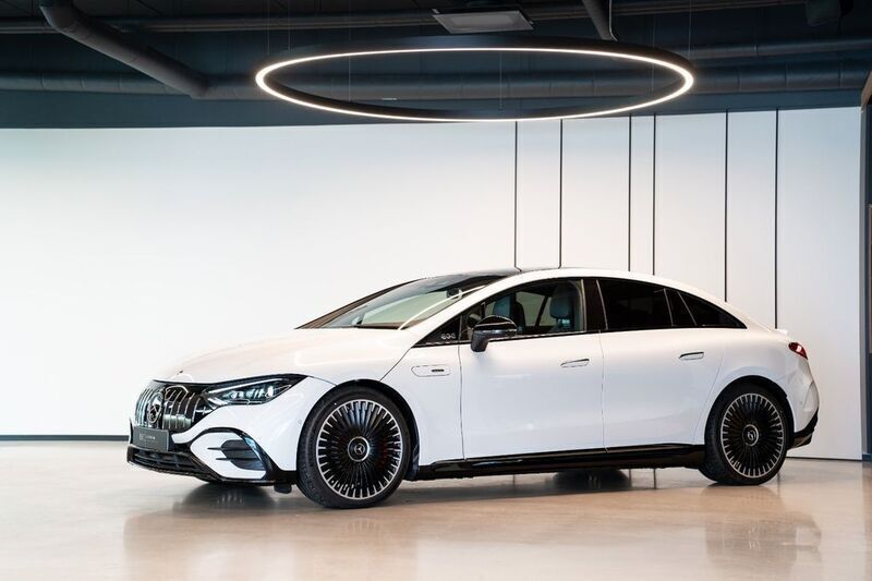 Weiß Gebraucht 2022 Mercedes EQE AMG 53 AMG Limousine | 72.828 € (Etwas zu teuer) - Bild 1/4