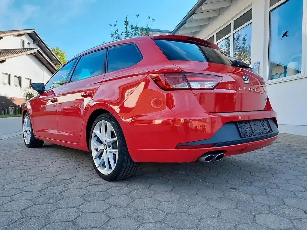 Używany Seat Leon ST FR 150 KM (110 kW) 2016 Czerwony Kombi