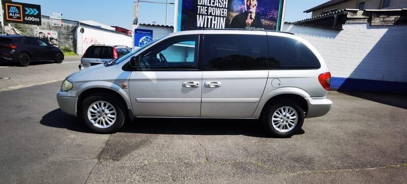 Silber Gebraucht 2005 Chrysler Grand Voyager Van / Kleinbus | 3.900 € - Bild 1/4