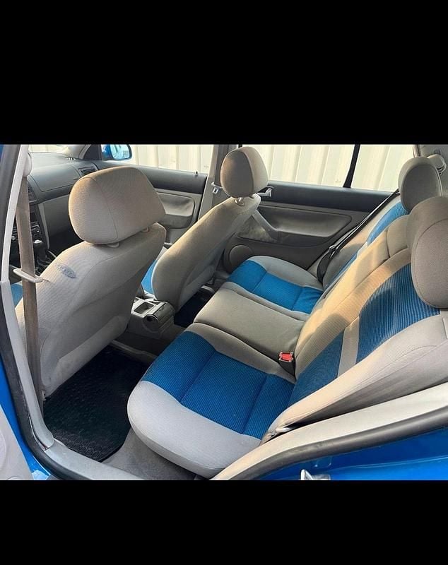 Gebraucht VW Golf IV 75 PS (55 kW) 2001 Blau Limousine