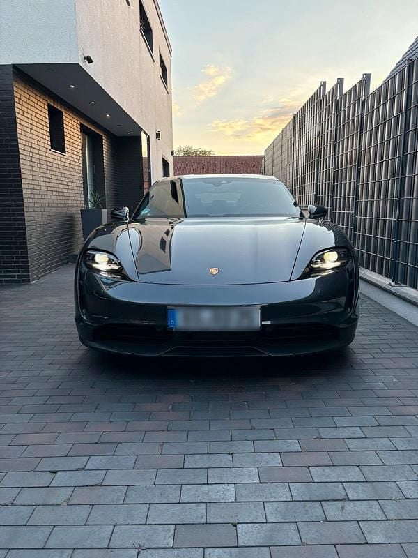Grau Gebraucht 2021 Porsche Taycan 4S Limousine | 56.900 € (Superpreis) - Bild 1/4