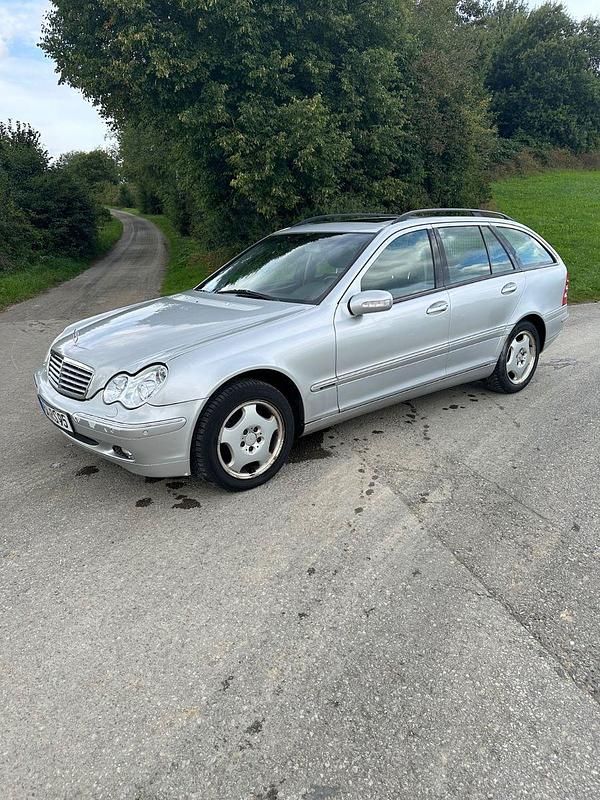 Silber Gebraucht 2003 Mercedes C320 Avantgarde Kombi | 2.400 € (Guter Preis) - Bild 1/4