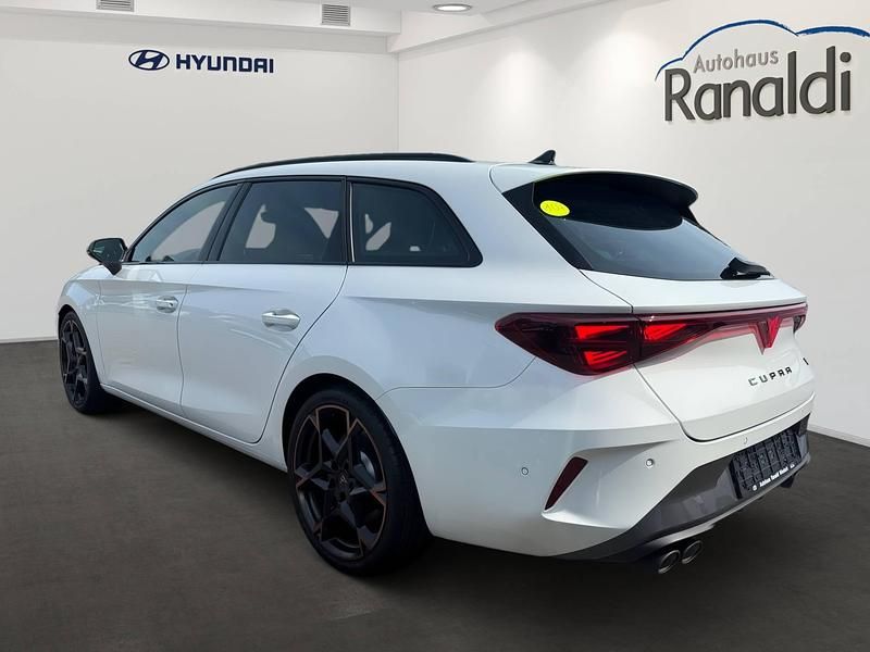 Neu Cupra Leon VZ 333 PS (244 kW) 2025 Weiss Kombi