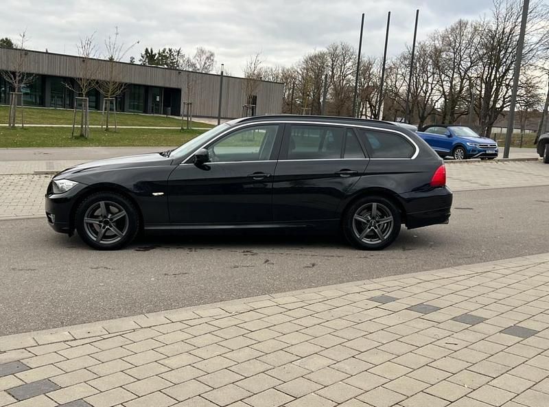 Gebraucht BMW 320 184 PS (135 kW) 2012 Schwarz Kombi