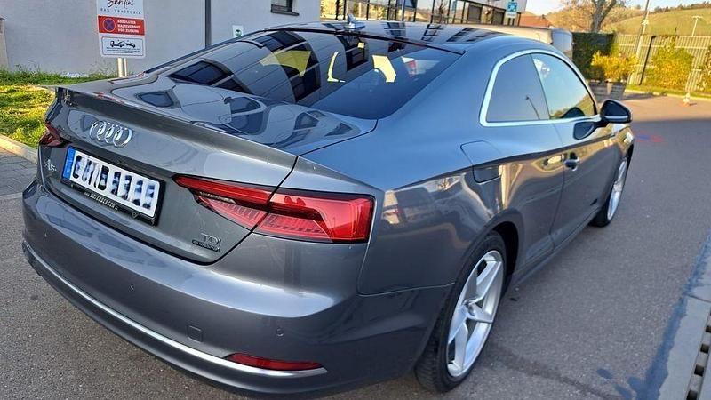 Gebraucht Audi A5 Sport 218 PS (160 kW) 2017 Grau Coupé