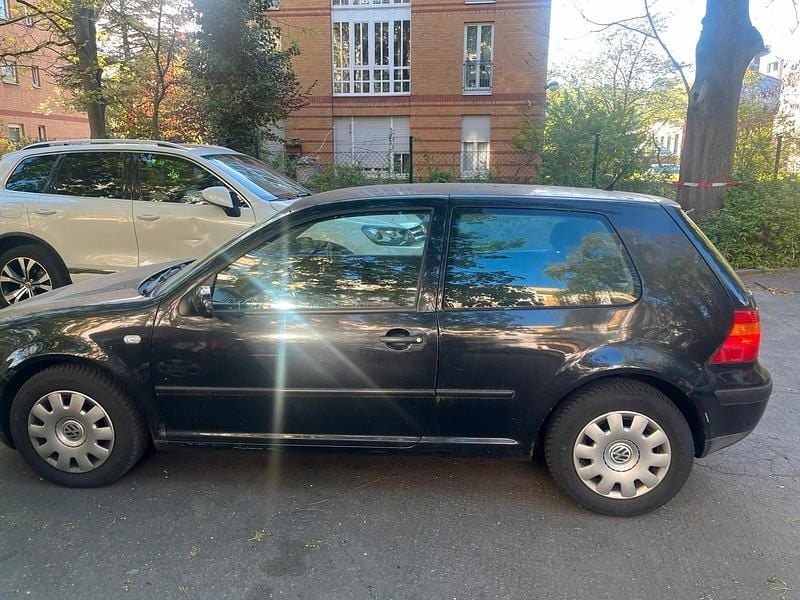 Gebraucht VW Golf IV 75 PS (55 kW) 2002 Schwarz Kleinwagen