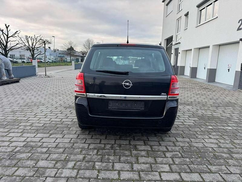 Gebraucht Opel Zafira Edition 140 PS (102 kW) 2009 Saphirschwarz mi2 Van / Kleinbus