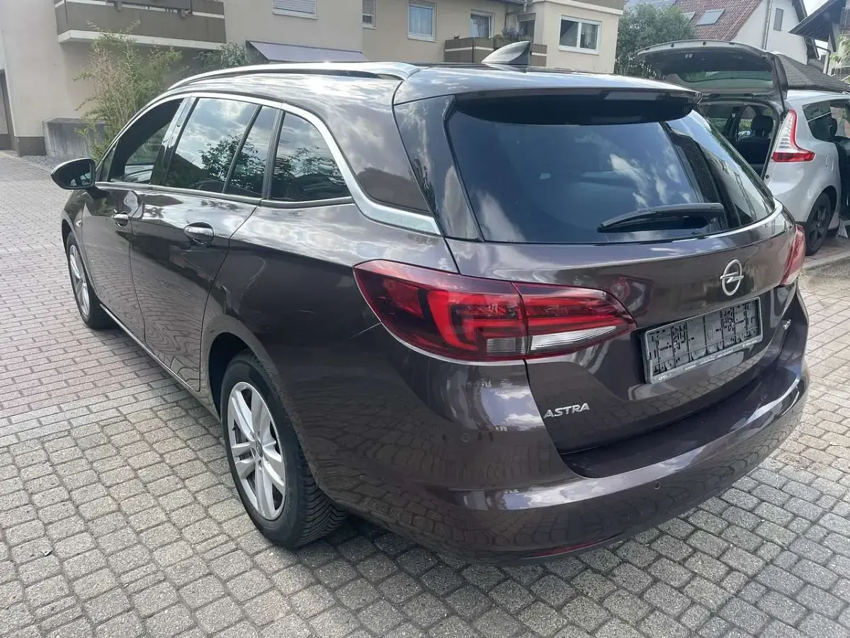 Gebraucht Opel Astra Dynamic 136 PS (100 kW) 2017 Kokosnuss braun (m2) Kombi