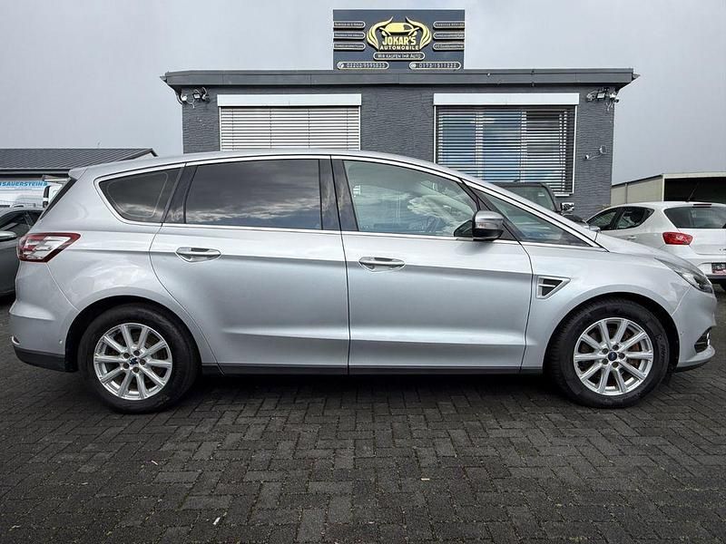 Gebraucht Ford S-MAX Titanium 179 PS (131 kW) 2015 Silber Van / Kleinbus