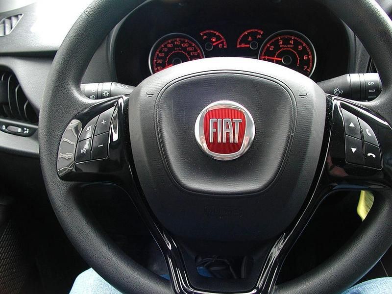 Gebraucht Fiat Doblò 95 PS (69 kW) 2021 Weiß Van / Kleinbus