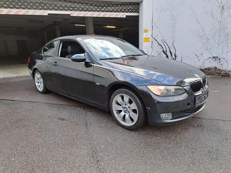Gebraucht BMW 320 177 PS (130 kW) 2010 Black sapphire metallic Coupé