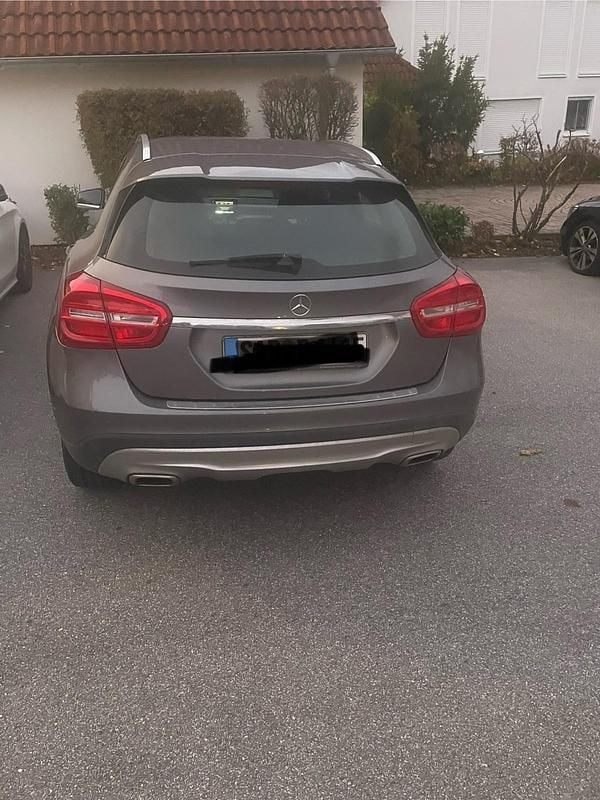 Gebraucht Mercedes GLA200 160 PS (117 kW) 2014 Grau SUV