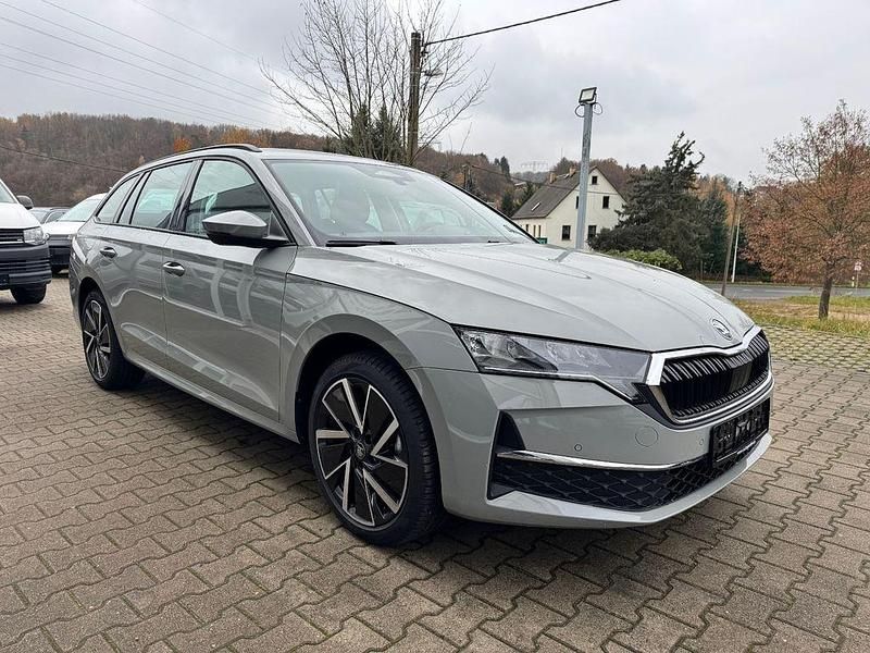 Neu Skoda Octavia Selection 150 PS (110 kW) 2025 Grau Kombi