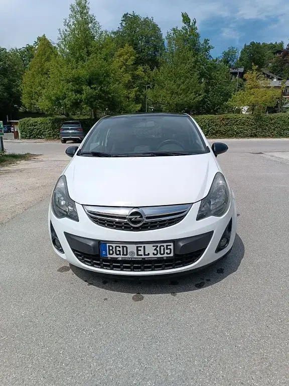 Gebraucht Opel Corsa Color Edition 101 PS (74 kW) 2015 Weiß Kleinwagen