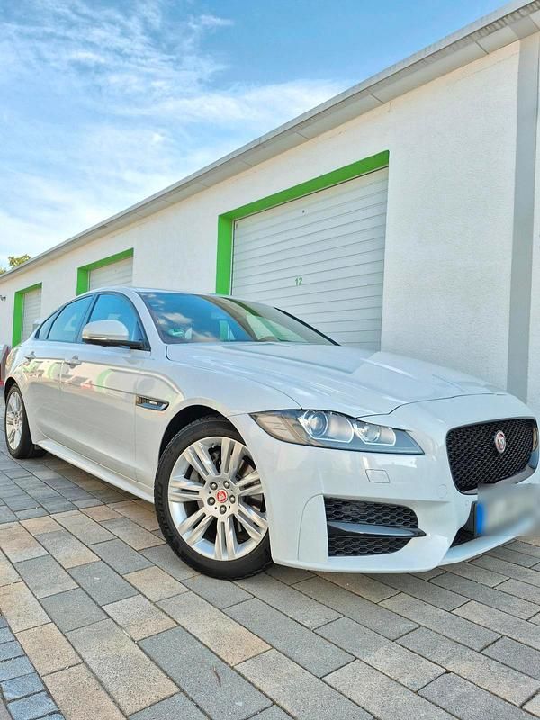 Weiß Gebraucht 2015 Jaguar XF R-Sport Limousine | 12.500 € - Bild 1/4