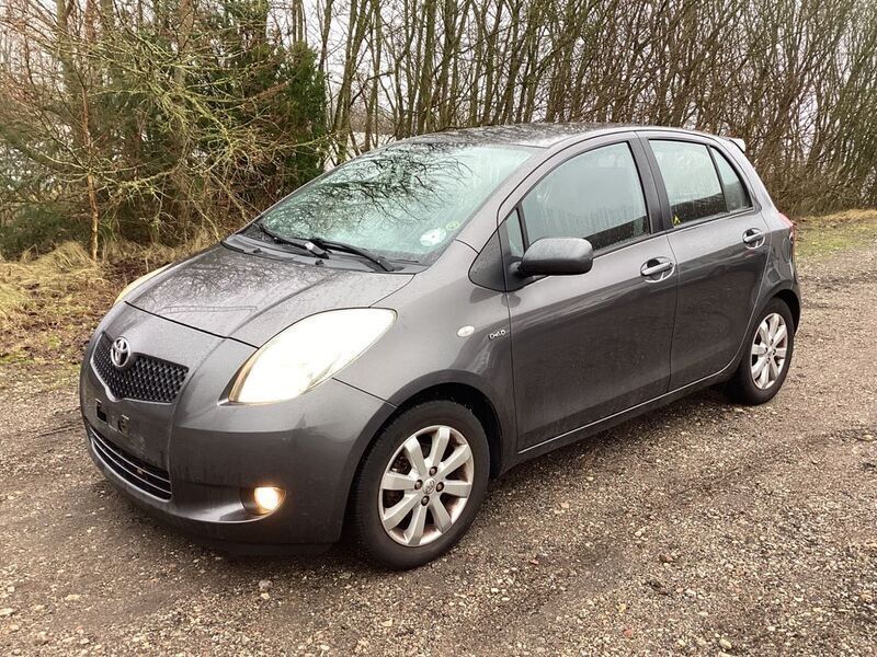 Grau Gebraucht 2008 Toyota Yaris Limousine | 2.999 € (Guter Preis) - Bild 1/4