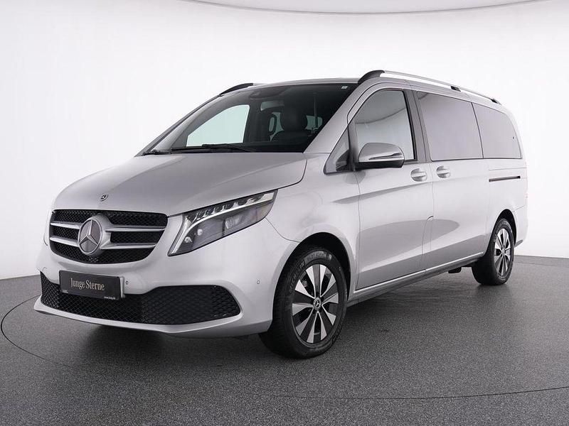 Silber Gebraucht 2024 Mercedes V250 Van / Kleinbus | 64.595 € (Guter Preis) - Bild 1/4