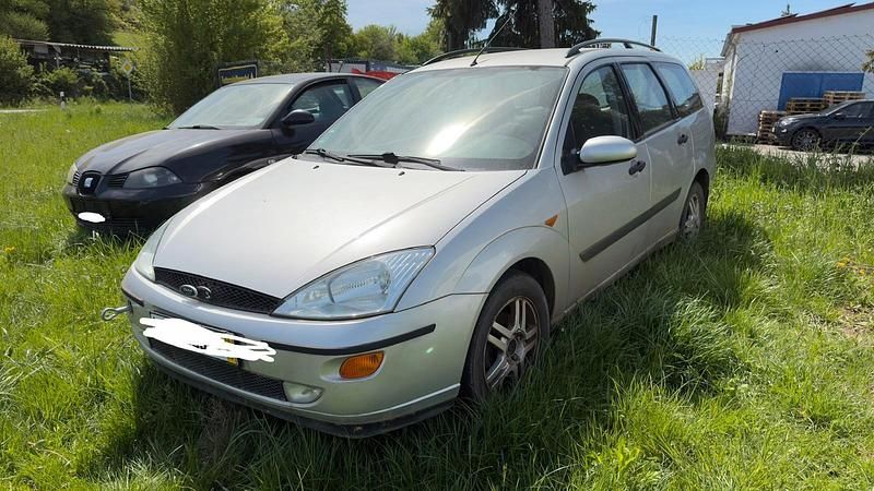 Second-hand Ford Focus 100 CP (73 kW) 2000 Argintiu Break