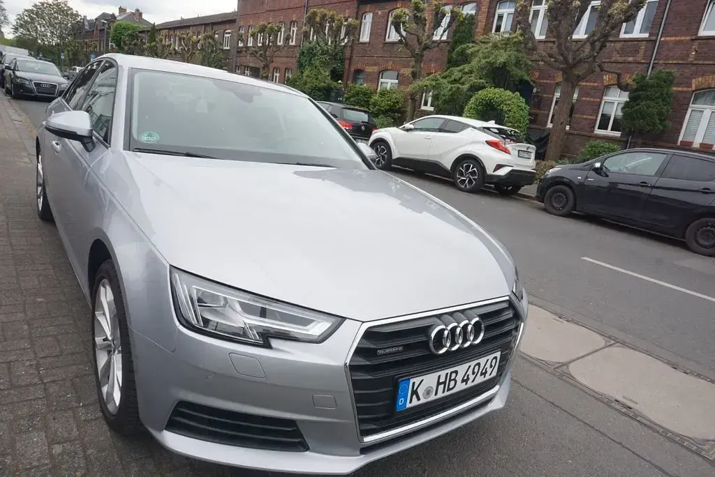 Gebraucht Audi A4 Basis 218 PS (160 kW) 2016 Silber Limousine