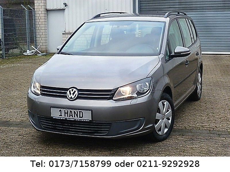 Grau Gebraucht 2010 VW Touran Trendline Van / Kleinbus | 6.700 € (Fairer Preis) - Bild 1/4