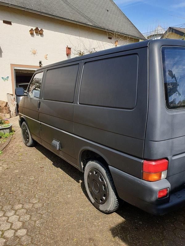 Second-hand VW Transporter 68 CP (50 kW) 1998 Negru Van