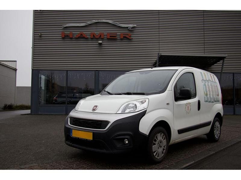Weiß Gebraucht 2016 Fiat Fiorino Van / Kleinbus | 5.250 € (Fairer Preis) - Bild 1/4