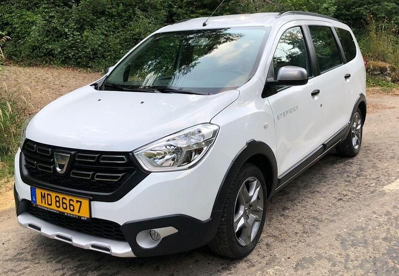 Weiß Gebraucht 2018 Dacia Lodgy Stepway Van / Kleinbus | 8.255 € (Guter Preis) - Bild 1/4