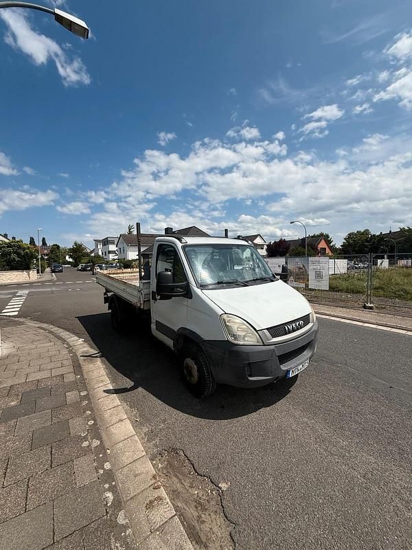 Weiß Gebraucht 2010 Iveco Daily | 13.450 € (Teuer) - Bild 1/4