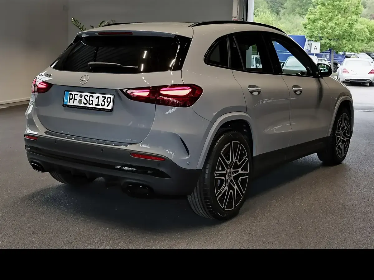 Usata Mercedes GLA200 AMG 163 CV (119 kW) 2026 Grigio SUV