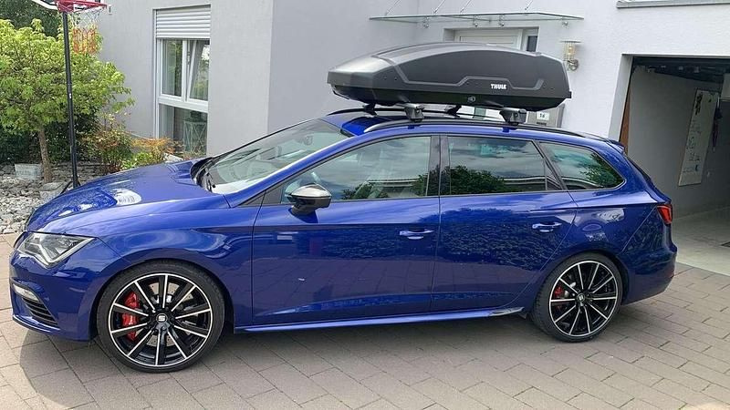 Używany Seat Leon ST 300 KM (220 kW) 2018 Niebieski Kombi