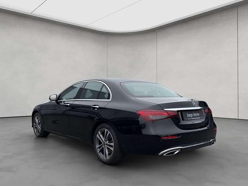 Gebraucht Mercedes E400 Avantgarde 340 PS (250 kW) 2022 Obsidianschwarz metallic Limousine
