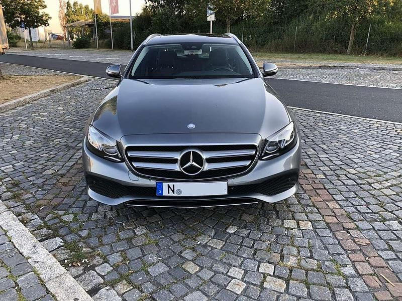 Gebraucht Mercedes E220 Avantgarde 194 PS (142 kW) 2017 Grau Kombi